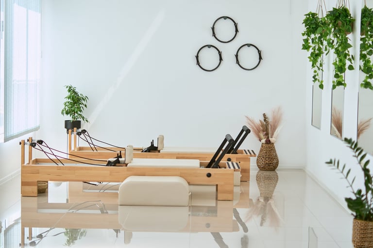 Espace de pratique Arise Pilates avec équipement de luxe